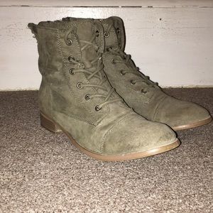 Guess boots
